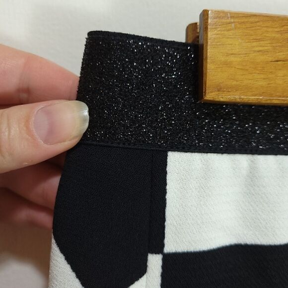 "Esc 'e la v" B&W Checker Mod 60s Style Mini Skirt - Picture 6 of 14